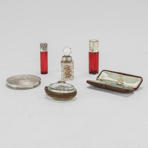 A GROUP OF SILVER MOUNTED WARES AND FURTHER ITEMS (6)