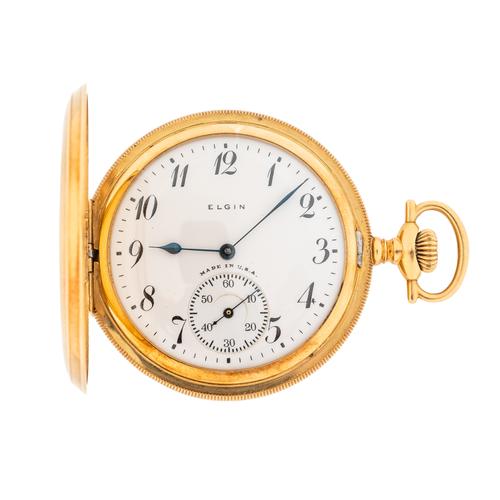 AN ELGIN GOLD CASED, KEYLESS WIND HUNTING CASED DRESS WATCH