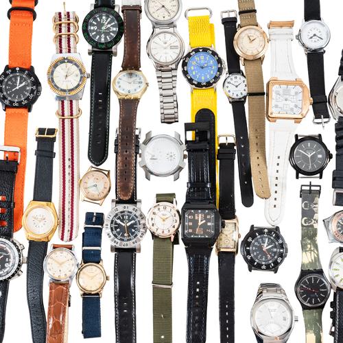 A GROUP OF 36 MOSTLY GENTLEMAN'S WRISTWATCHES