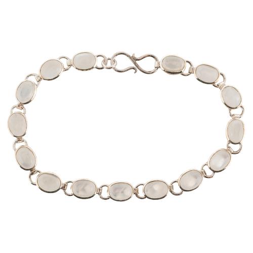 A MOONSTONE BRACELET IN SILVER
