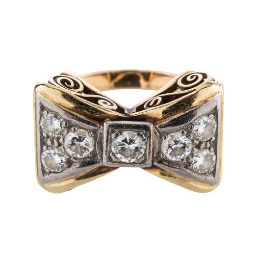 A GOLD AND DIAMOND SEVEN STONE RING