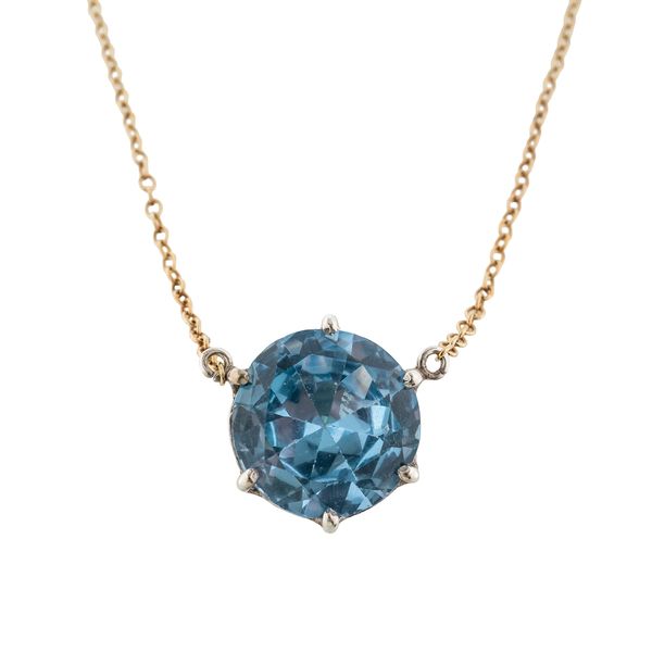 A SYNTHETIC SPINEL PENDANT