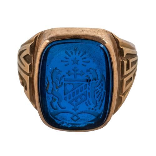 A GOLD AND BLUE PASTE INTAGLIO RING