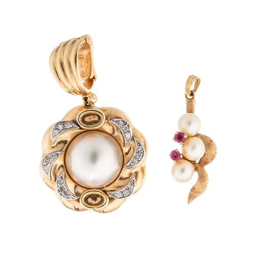 TWO GOLD PENDANTS (2)