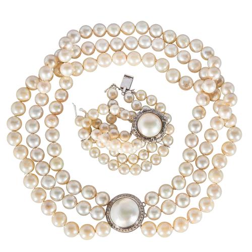 A THREE STRAND CULTURED PEARL NECKLACE AND BRACELET (3)