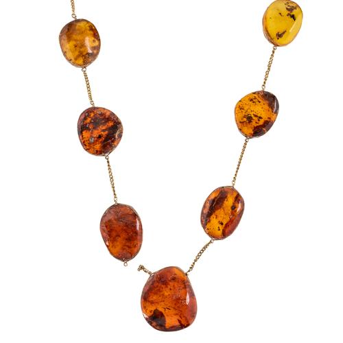 AN AMBER NECKLACE
