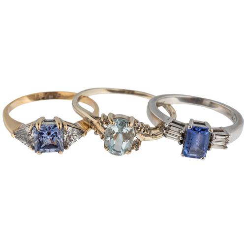 A GROUP OF THREE BLUE STONE RINGS (3)
