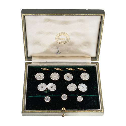 A GENTLEMAN'S 9CT GOLD, DIAMOND SET AND MOTHER-OF-PEARL EVENING WEAR DRESS SET