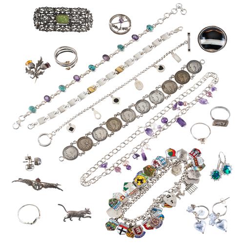 A GROUP OF MOSTLY SLIVER JEWELLERY (19)