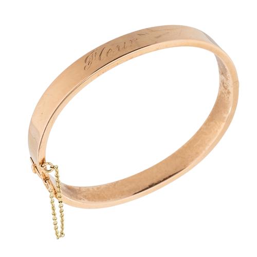 A GOLD OVAL HINGED BANGLE