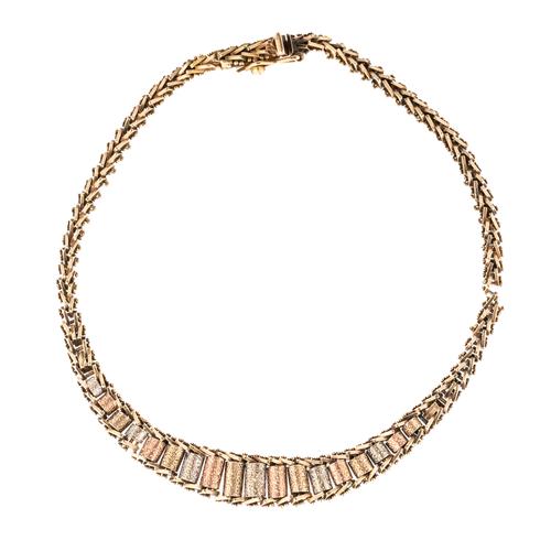 A THREE COLOUR GOLD CHAIN LINK BRACELET