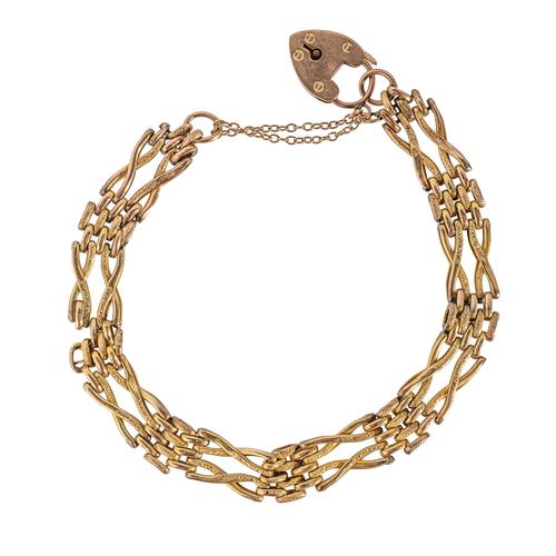 A GOLD GATELINK BRACELET