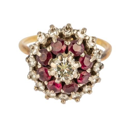 A GOLD, RUBY AND DIAMOND CLUSTER RING