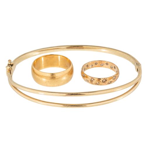 A GROUP OF THREE GOLD ITEMS (3)