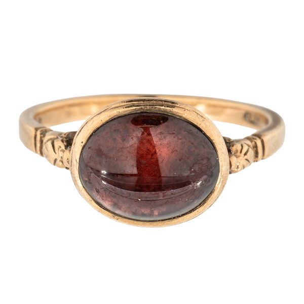 A GARNET AND GOLD RING