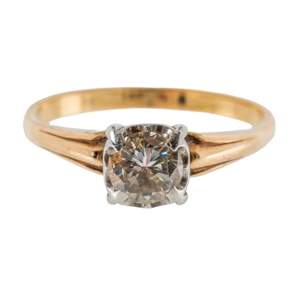 A GOLD AND DIAMOND SINGLE STONE RING