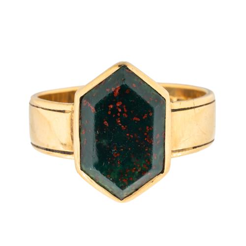 A GOLD AND BLOODSTONE RING
