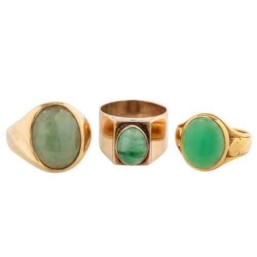 THREE GOLD AND GREEN STONE RINGS (3)