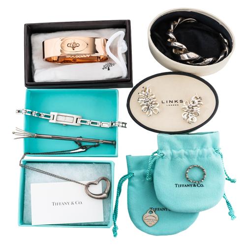 A GROUP OF SILVER AND OTHER JEWELLERY (8)