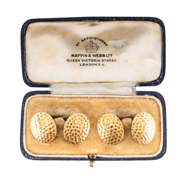 A PAIR OF 18CT GOLD CUFFLINKS