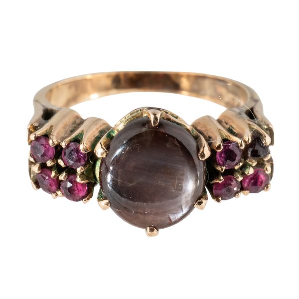 A GEMSET RING