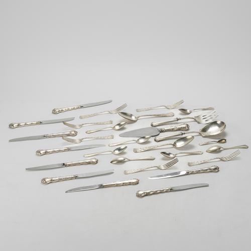 A GROUP OF STERLING AND PLATED FLATWARE (QTY)