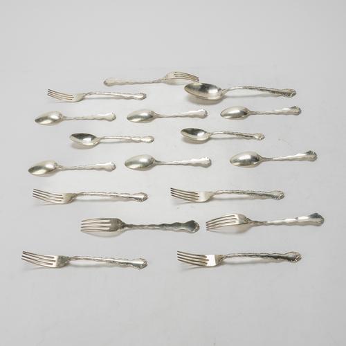 A GROUP OF STERLING FLATWARE (17)