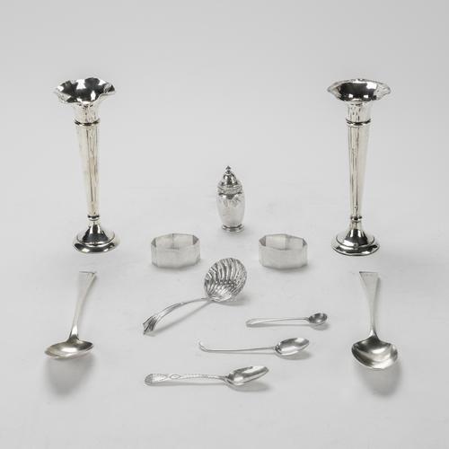 A GROUP OF SILVER AND SILVER MOUNTED WARES (11)