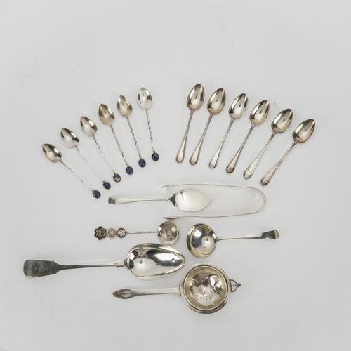 A GROUP OF SILVER AND FOREIGN TABLE FLATWARE (18)