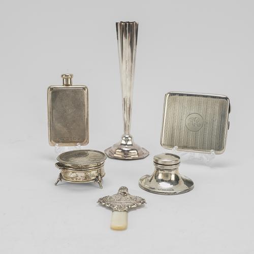 A GROUP OF SILVER AND SILVER MOUNTED WARES (6)