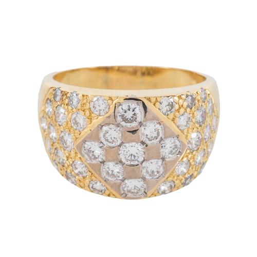 A DIAMOND SET CLUSTER RING