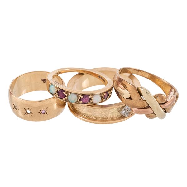 FOUR 9CT GOLD RINGS (4)