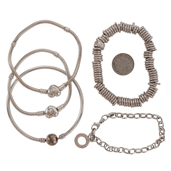 A COLLECTION OF SILVER BRACELETS (6)