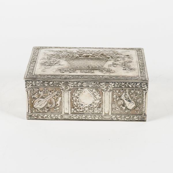 A GERMAN RECTANGULAR HINGE LIDDED BOX