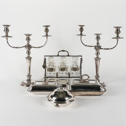 A GROUP OF PLATED WARES (11)