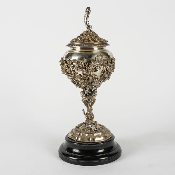 A SILVER CENTRE PIECE BOWL AND COVER (3)