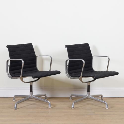 HERMAN MILLER; A PAIR OF MID 20TH CENTURY OFFICE SWIVEL CHAIRS (2)
