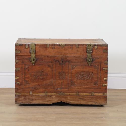 AN ANGLO INDIAN BRASS BOUND INLAID TEAK LIFT TOP TRUNK