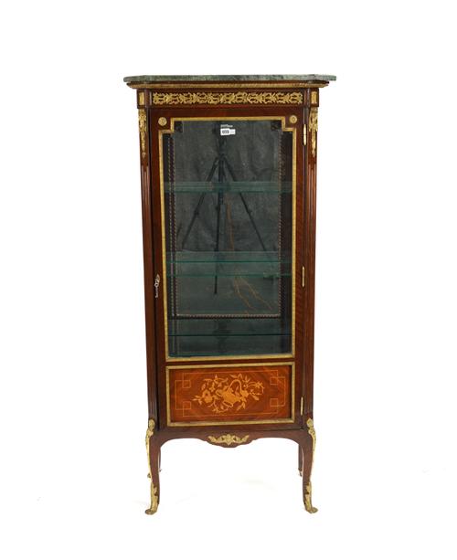 A LOUIS XV STYLE MARBLE TOPPED GILT METAL MOUNTED MAHOGANY SINGLE DOOR DISPLAY CABINET