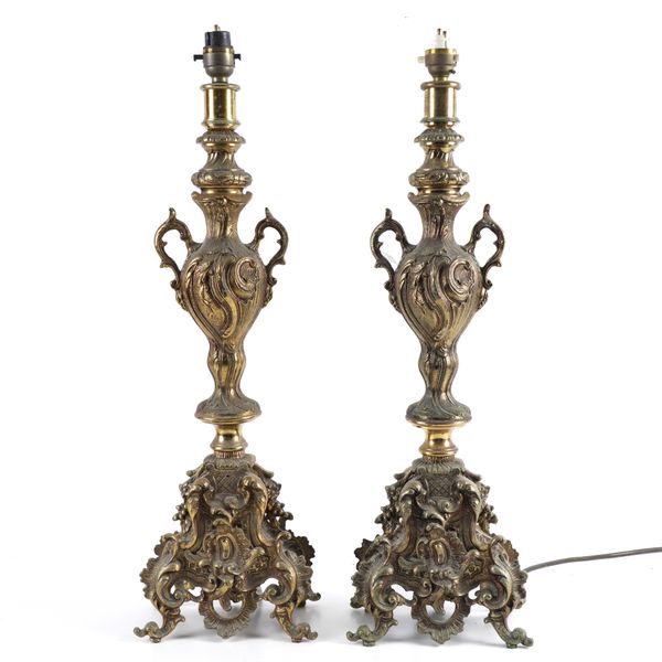 A PAIR OF GILT-METAL LOUIS XV REVIVAL STYLE TABLE LAMPS (2)