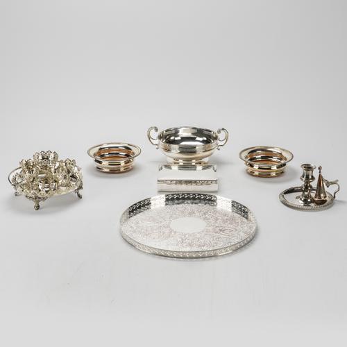 A GROUP OF PLATED WARES (7)