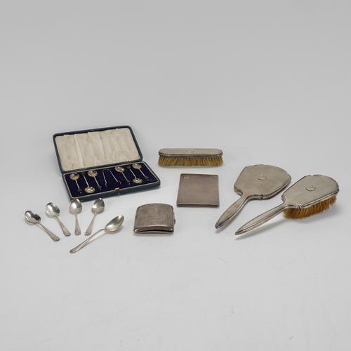 A GROUP OF SILVER AND SILVER MOUNTED WARES (11)