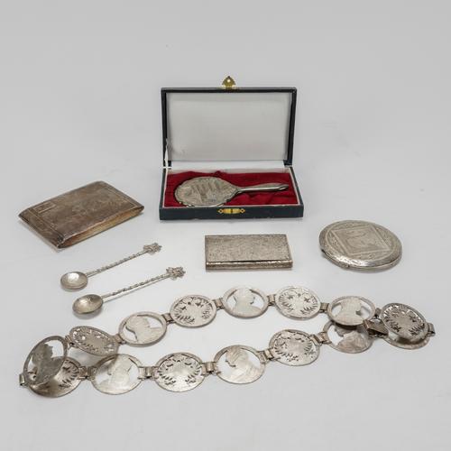 A GROUP OF FOREIGN WARES (7)