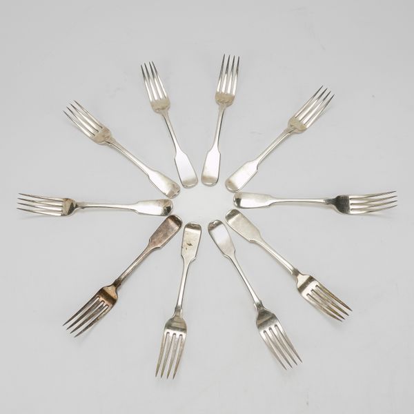 TEN SILVER FIDDLE PATTERN TABLE FORKS (10)