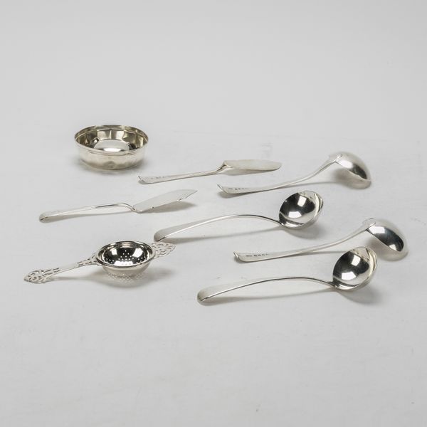 A GROUP OF SILVER (8)