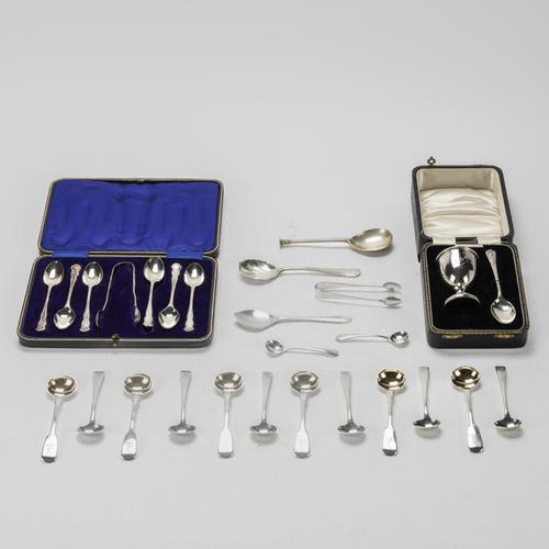 A GROUP OF SILVER CONDIMENT SPOONS AND FURTHER ITEMS