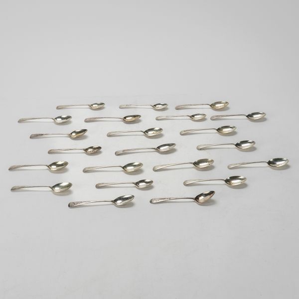 TWENTY-TWO OLD ENGLISH PATTERN TEASPOONS (22)
