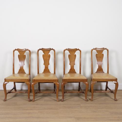 A SET OF FOUR QUEEN ANNE STYLE OAK FRAMED VASE BACK DINING CHAIRS (4)