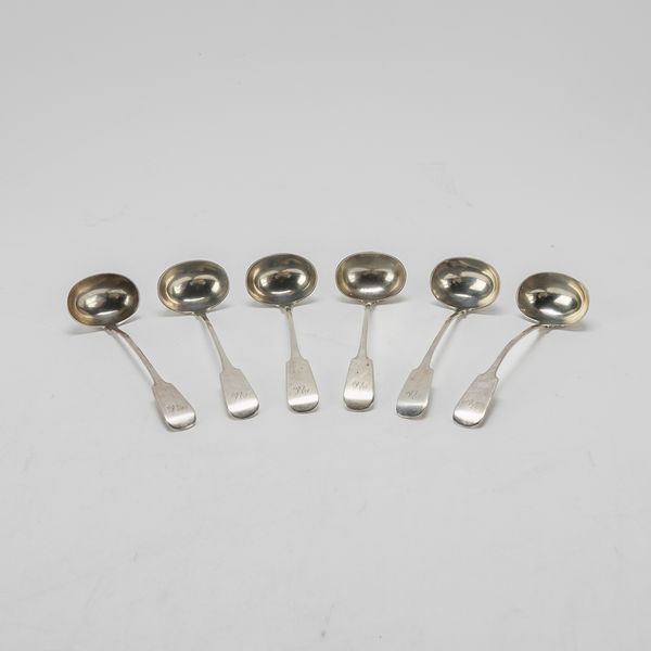 A SET OF SIX ABERDEEN SCOTTISH SILVER FIDDLE PATTERN TODDY LADELS (6)