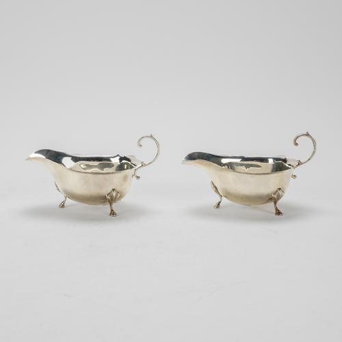 A PAIR OF SILVER SAUCEBOATS (2)